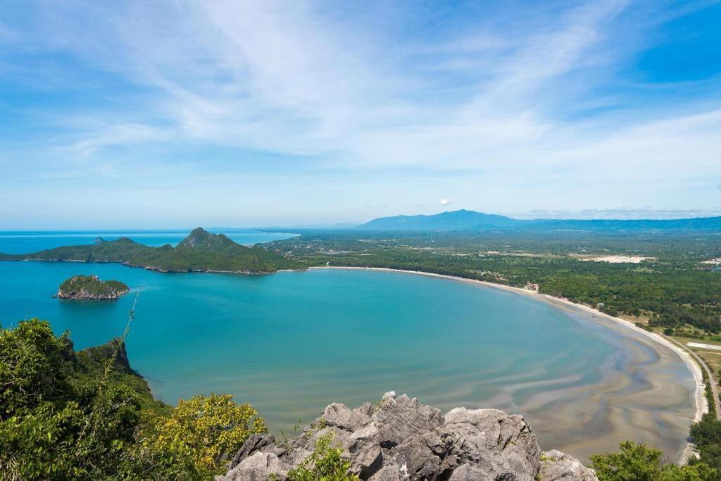 Hotel Baan Siripaka à Prachuap Khiri Khan Extérieur photo